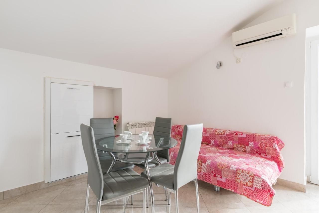Apartments Vila Dk Malinska Esterno foto
