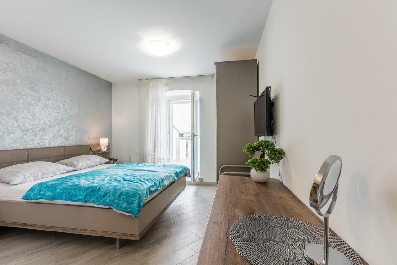 Apartments Vila Dk Malinska Esterno foto