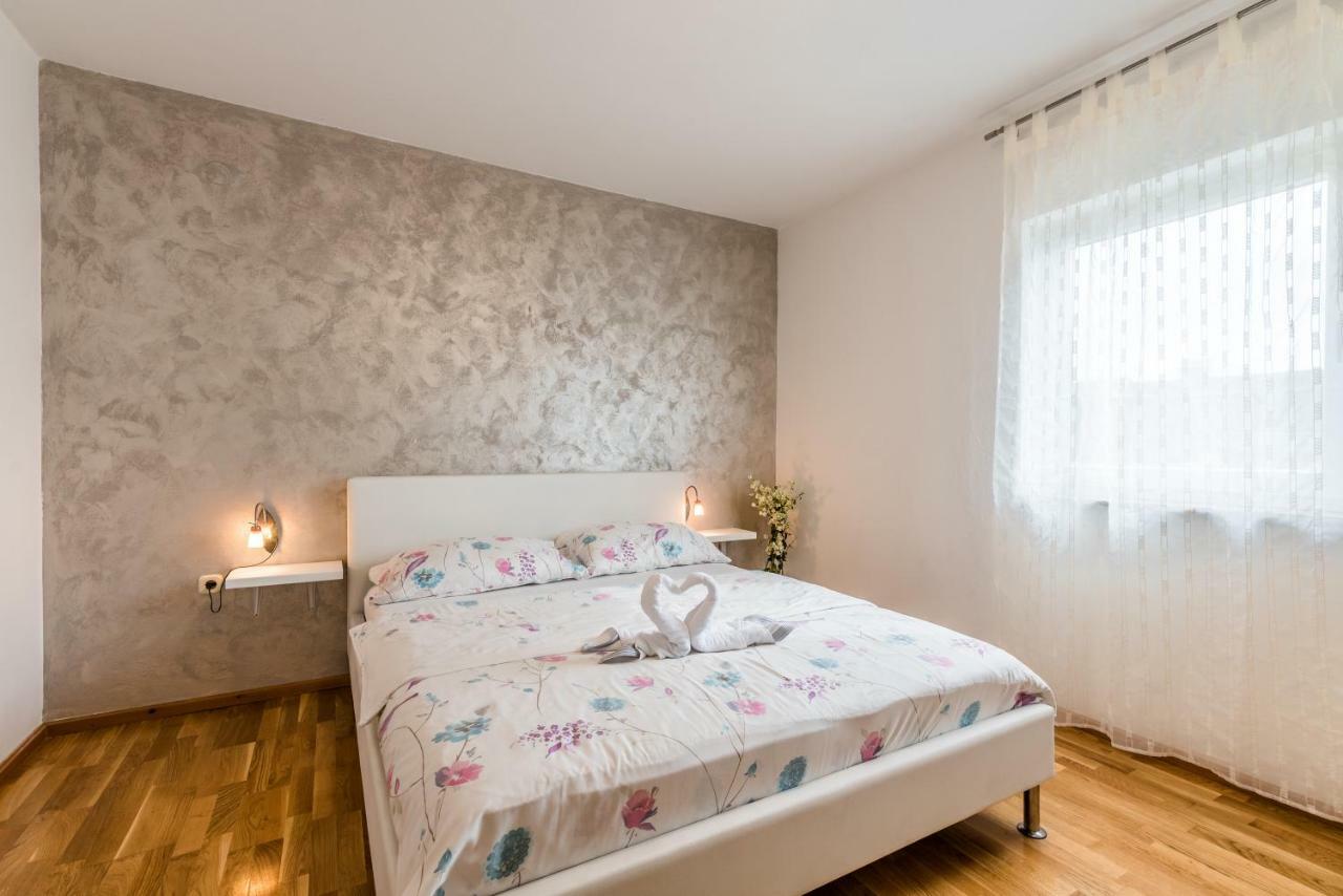 Apartments Vila Dk Malinska Esterno foto