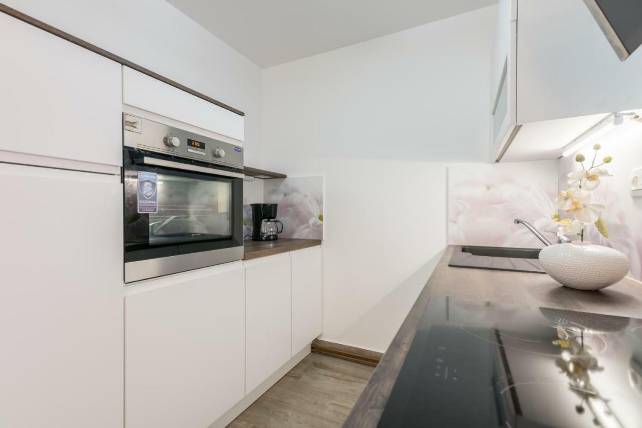 Apartments Vila Dk Malinska Esterno foto