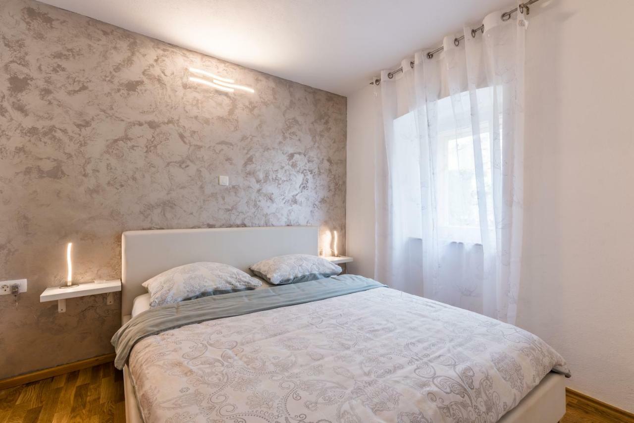 Apartments Vila Dk Malinska Esterno foto
